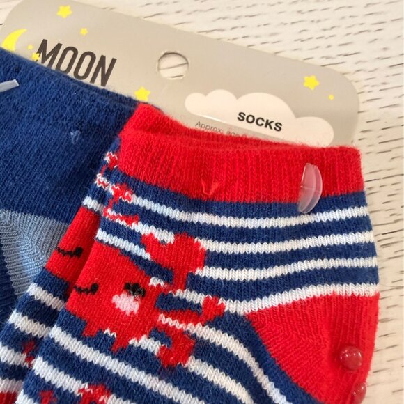 Moon and Stars Lot 2 Whales & Crabs Bandana Bibs and Matching Socks NWT - Picture 9 of 10